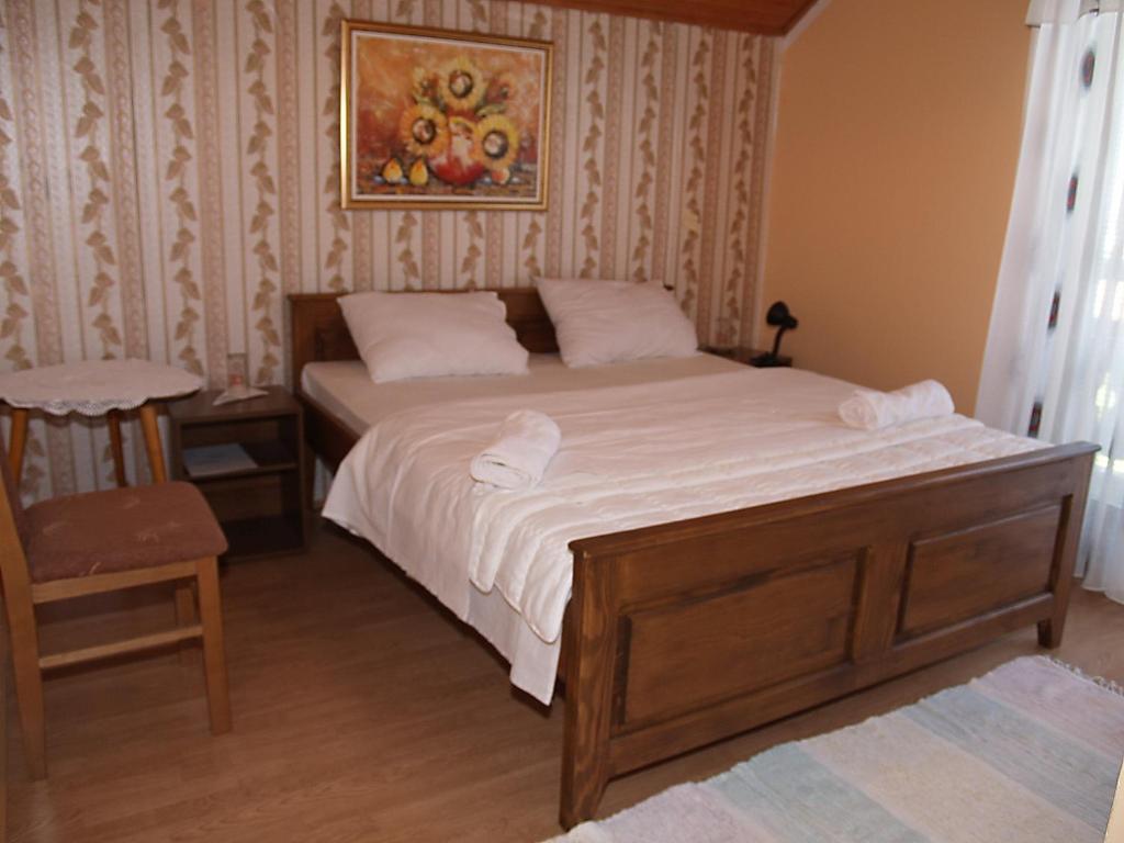 Jelena Hotell Korenica Rom bilde